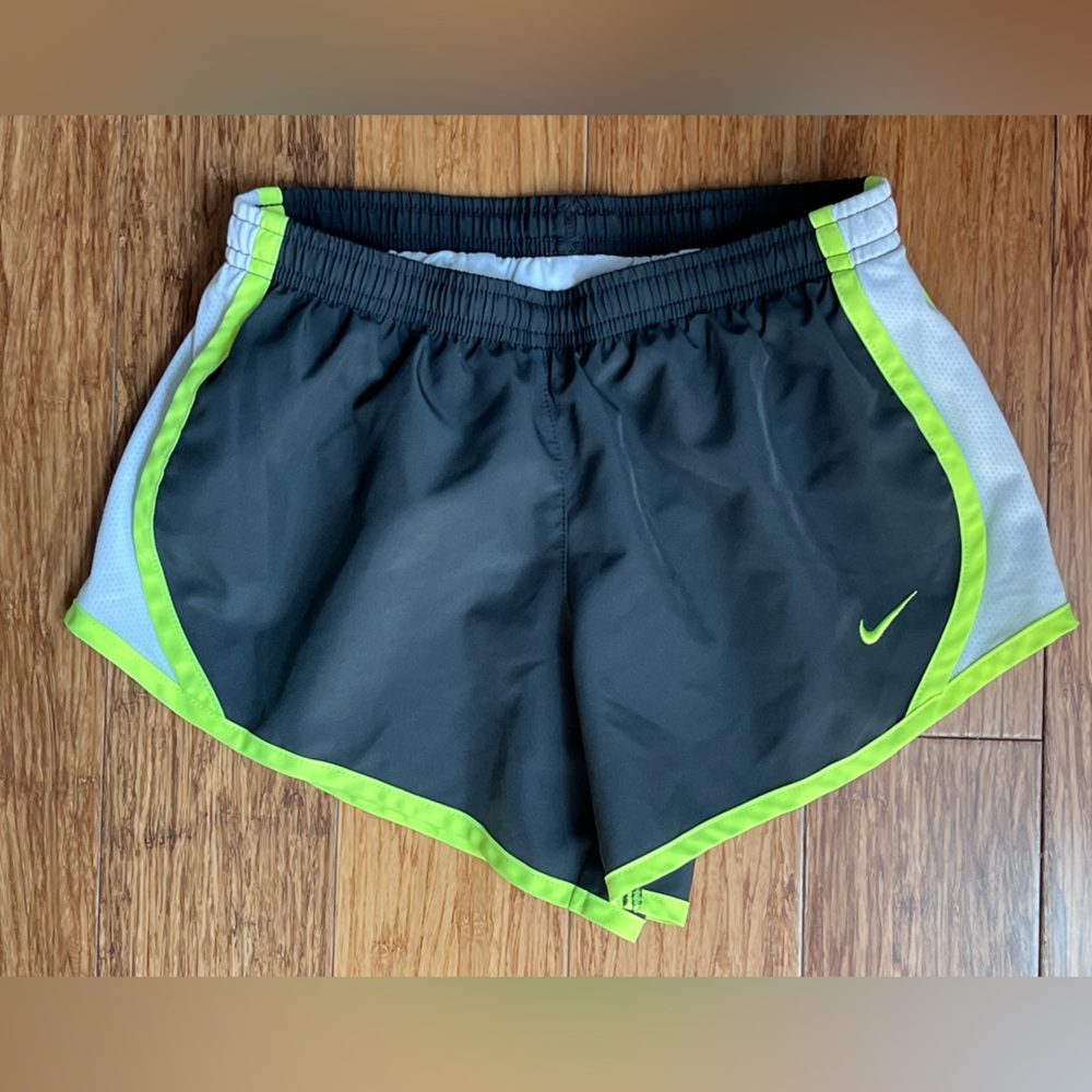 Nike Tempo shorts Youth Size Small gray yellow